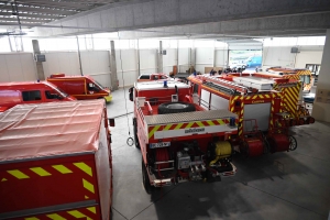 Monistrol-sur-Loire : les pompiers ont fêté l&#039;arrivée dans leur nouvelle caserne avec sirène et défilé en ville (vidéo)