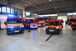 Monistrol-sur-Loire : les pompiers ont fêté l&#039;arrivée dans leur nouvelle caserne avec sirène et défilé en ville (vidéo)