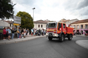 Monistrol-sur-Loire : les pompiers ont fêté l&#039;arrivée dans leur nouvelle caserne avec sirène et défilé en ville (vidéo)