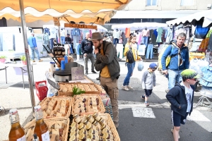 Montfaucon-en-Velay : une Foire des râteaux au beau fixe