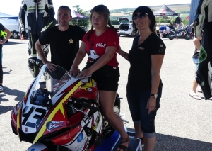 Pierre Lemos apporte la solidarité sur le circuit moto pour Line de Grazac