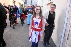 Bas-en-Basset : une grande famille de clowns pour le défilé de Carnaval