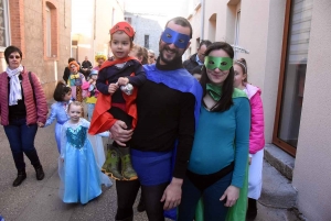 Bas-en-Basset : une grande famille de clowns pour le défilé de Carnaval