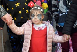 Bas-en-Basset : une grande famille de clowns pour le défilé de Carnaval