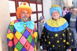 Bas-en-Basset : une grande famille de clowns pour le défilé de Carnaval