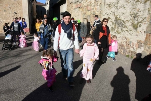 Bas-en-Basset : une grande famille de clowns pour le défilé de Carnaval