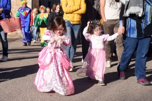 Bas-en-Basset : une grande famille de clowns pour le défilé de Carnaval