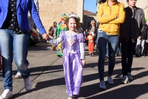 Bas-en-Basset : une grande famille de clowns pour le défilé de Carnaval