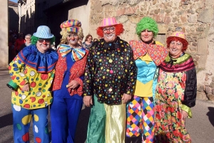 Bas-en-Basset : une grande famille de clowns pour le défilé de Carnaval