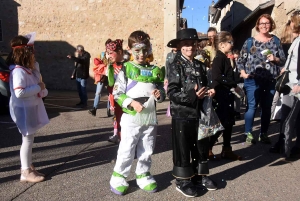 Bas-en-Basset : une grande famille de clowns pour le défilé de Carnaval