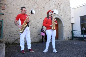 Bas-en-Basset : une grande famille de clowns pour le défilé de Carnaval