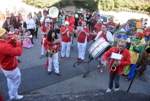 Bas-en-Basset : une grande famille de clowns pour le défilé de Carnaval