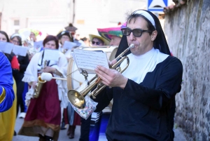 Bas-en-Basset : une grande famille de clowns pour le défilé de Carnaval