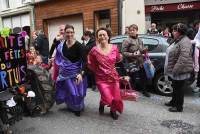 Yssingeaux : la foule pour accompagner le cortège du Carnaval (photos et vidéo)