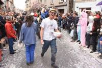 Yssingeaux : la foule pour accompagner le cortège du Carnaval (photos et vidéo)