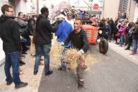 Yssingeaux : la foule pour accompagner le cortège du Carnaval (photos et vidéo)