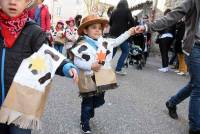 Bas-en-Basset : 350 enfants défilent sur le thème des cinq continents