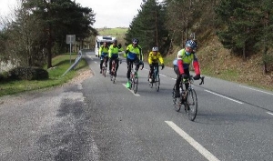 Cyclisme : ils ont roulé 457 km en 24 heures sur la FLèche Vélocio