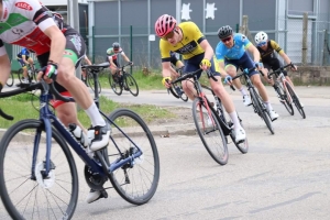 Cyclisme : ils ont roulé 457 km en 24 heures sur la FLèche Vélocio