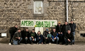 Monistrol-sur-Loire : ils placardent des affiches et des banderoles pour l&#039;anniversaire de leur ami