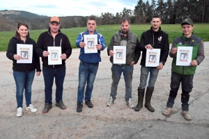 Monistrol-sur-Loire : ils placardent des affiches et des banderoles pour l&#039;anniversaire de leur ami