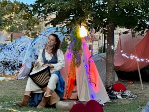 Montfaucon-en-Velay : un auditoire captivé par des histoires fabuleuses et des chants enchanteurs