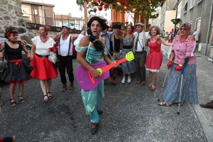 Montfaucon-en-Velay : les classes en 2 ont mis l&#039;ambiance dans les rues