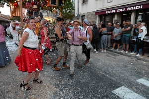 Montfaucon-en-Velay : les classes en 2 ont mis l&#039;ambiance dans les rues