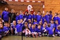 Monistrol-sur-Loire : un Père Noël et des cadeaux pour les jeunes handballeurs