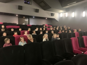 Les élèves de l&#039;école maternelle Jean-de-la-Fontaine au cinéma