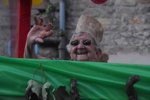 Dunières : la grande fête pour les trente ans du défilé des classes (vidéo)