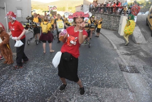 Dunières : la grande fête pour les trente ans du défilé des classes (vidéo)