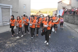 Dunières : la grande fête pour les trente ans du défilé des classes (vidéo)