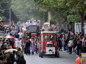 Bas-en-Basset : un corso tout feu tout flamme à la fête patronale (vidéo)