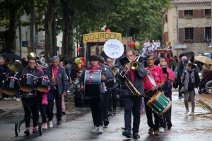 Bas-en-Basset : un corso tout feu tout flamme à la fête patronale (vidéo)