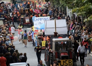 Bas-en-Basset : un corso tout feu tout flamme à la fête patronale (vidéo)