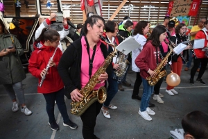 Bas-en-Basset : un corso tout feu tout flamme à la fête patronale (vidéo)