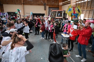 Bas-en-Basset : un corso tout feu tout flamme à la fête patronale (vidéo)