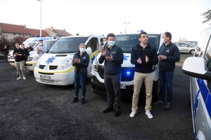 Yssingeaux : sirènes et applaudissements des ambulanciers pour le personnel soignant (vidéo)