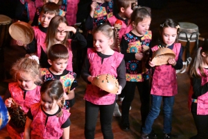 Les Villettes : un spectacle africain pour la soirée familiale de l&#039;école privée