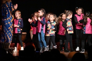 Les Villettes : un spectacle africain pour la soirée familiale de l&#039;école privée