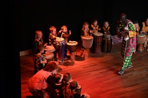 Les Villettes : un spectacle africain pour la soirée familiale de l&#039;école privée