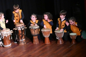 Les Villettes : un spectacle africain pour la soirée familiale de l&#039;école privée