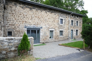 Saint-Maurice-de-Lignon : une ancienne ferme du château de Maubourg transformée en gîte... atypique