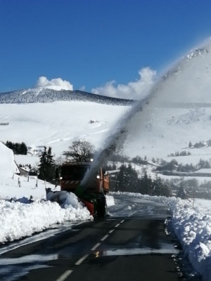 Le village des Estables prend un mètre de neige en quelques heures