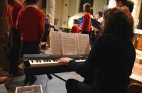 L&#039;église résonne des chants des choristes de la Maîtrise du Puy