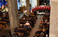 L&#039;église résonne des chants des choristes de la Maîtrise du Puy