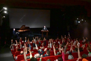 Les spectateurs se transforment en jurés populaires