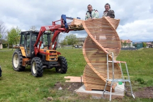 Yssingeaux : un totem en bois en cours de construction à &quot;La Besse&quot;