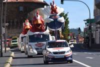 La caravane publicitaire contente les spectateurs sur le Tour de France